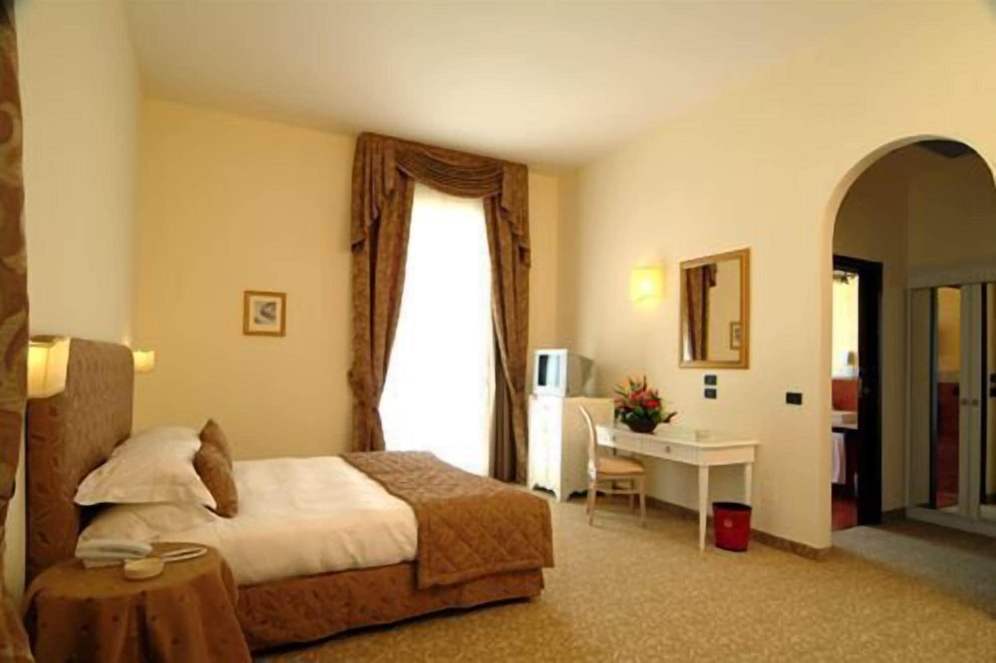 Hotel San Paolo Al Convento Trani Zewnętrze zdjęcie