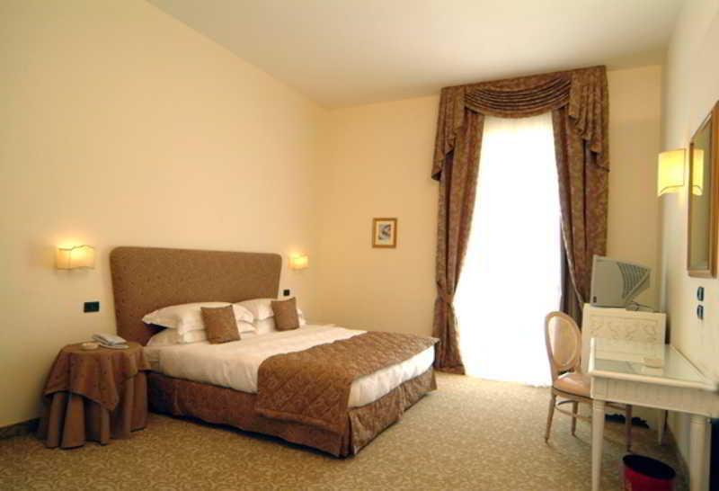 Hotel San Paolo Al Convento Trani Zewnętrze zdjęcie